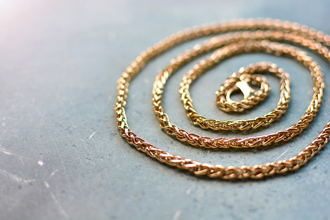 Four effective ways to clean gold chains